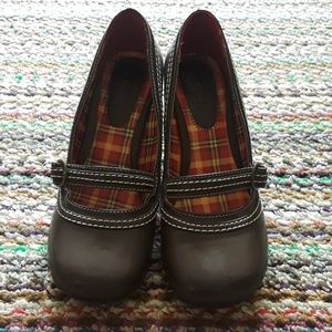 🐙Bongo Brown Wedge Heels Size 8.5